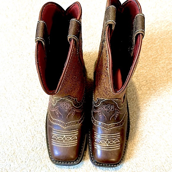 NEW! Justin Boots - women’s size 6 - embossed flowers - tan frenzy - Picture 9 of 14